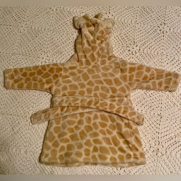 EUC Velour baby robe, super soft and cozy giraffe pattern. 0-9 months - Picture 2 of 3